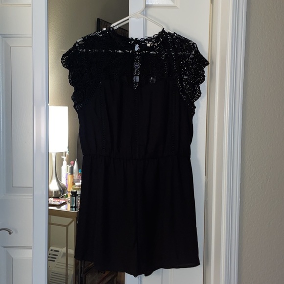Black Francesca’s Short Lace Jumper - Picture 4 of 5